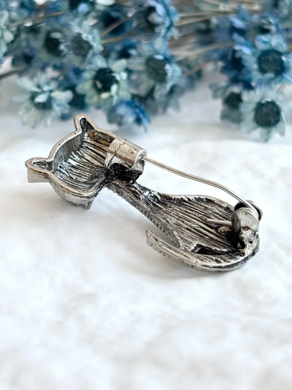 Cat | Kitty | Kitten Silver Toned Textured 3D Faux Black Onyx Brooch Pin